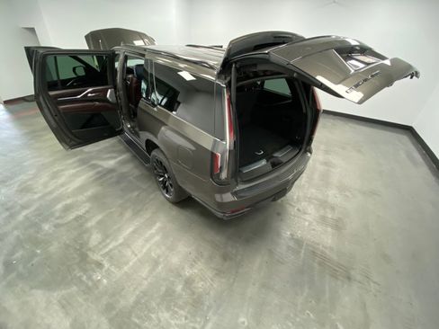 Used 2021 Cadillac Escalade ESV Sport Platinum w/ LPO, ONYX Package image 50