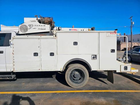 Used 2018 Ford F550 4x4 Regular Cab Super Duty image 5