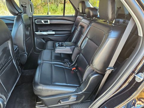 Certified 2022 Ford Explorer XLT w/ Equipment Group 202A image 19