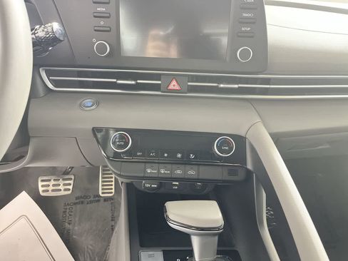 Used 2025 Hyundai Elantra Sport FWD image 20