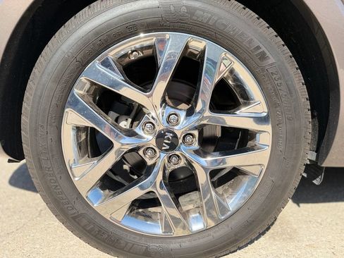Used 2019 Kia Sorento SX FWD image 11
