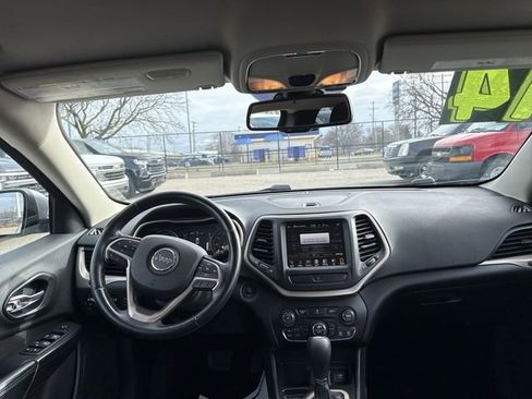 Used 2014 Jeep Cherokee Latitude w/ Comfort/Convenience Group image 18