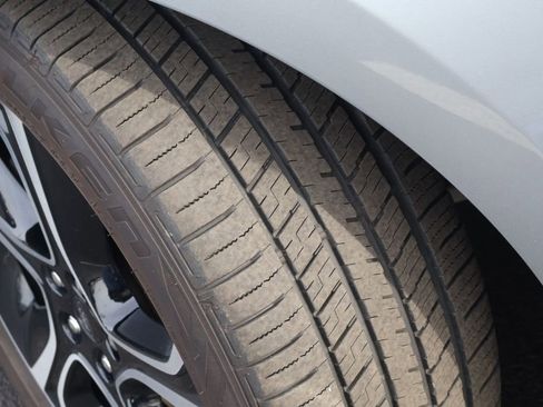 Used 2023 Ford Edge ST image 12