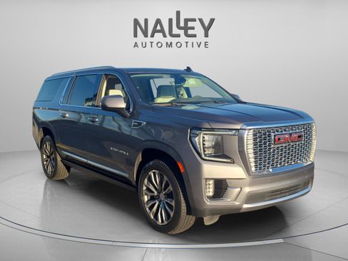Used 2021 GMC Yukon XL Denali w/ Denali Premium Package image 7
