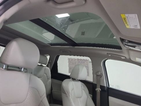 Used 2023 Kia Sorento S w/ Panoramic Sunroof Package AWD/4WD image 6