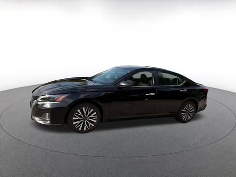 Used 2025 Nissan Altima 2.5 SV FWD image 8