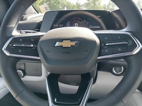New 2025 Chevrolet Suburban Premier AWD/4WD image 17