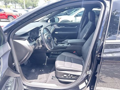 Used 2024 Cadillac XT5 Premium Luxury FWD image 2