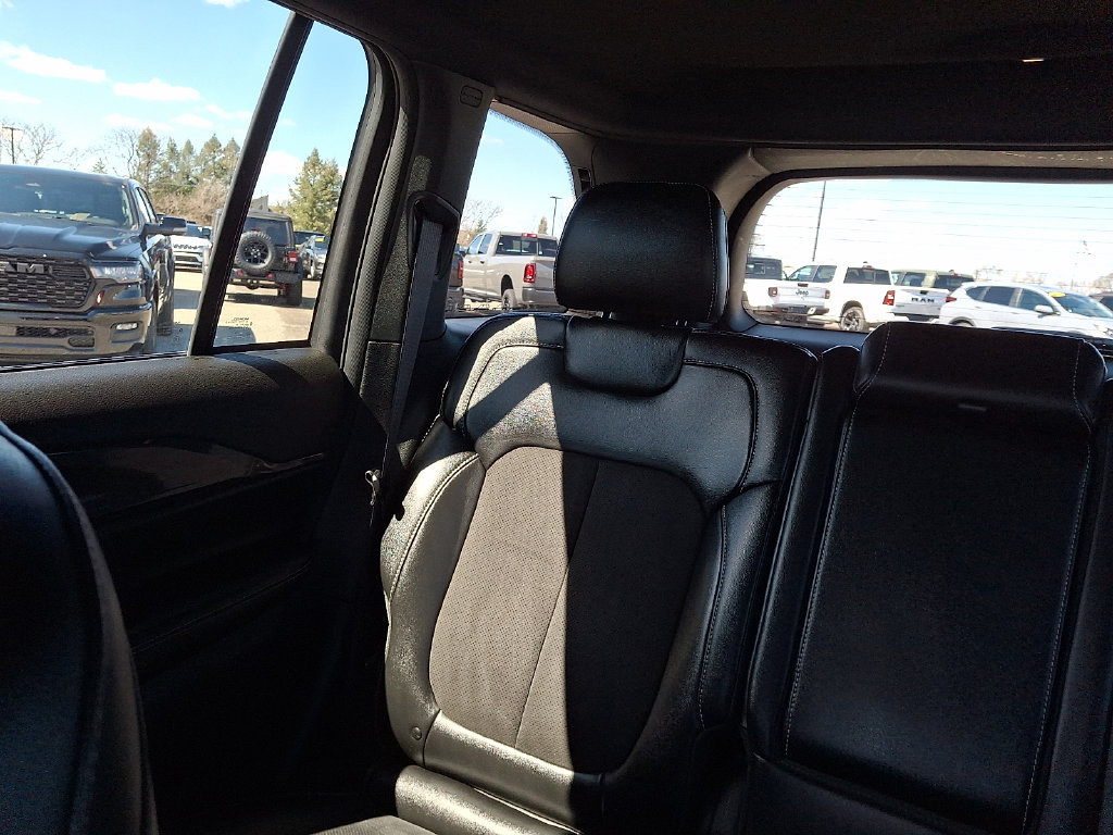 Used 2023 Jeep Grand Cherokee Altitude AWD/4WD image 19