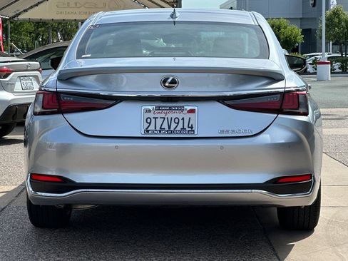 Used 2025 Lexus ES 300h w/ Premium Package FWD image 5