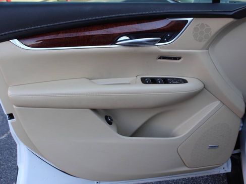 Used 2019 Cadillac XT5 Luxury FWD image 17