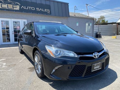 Used 2016 Toyota Camry SE FWD image 1