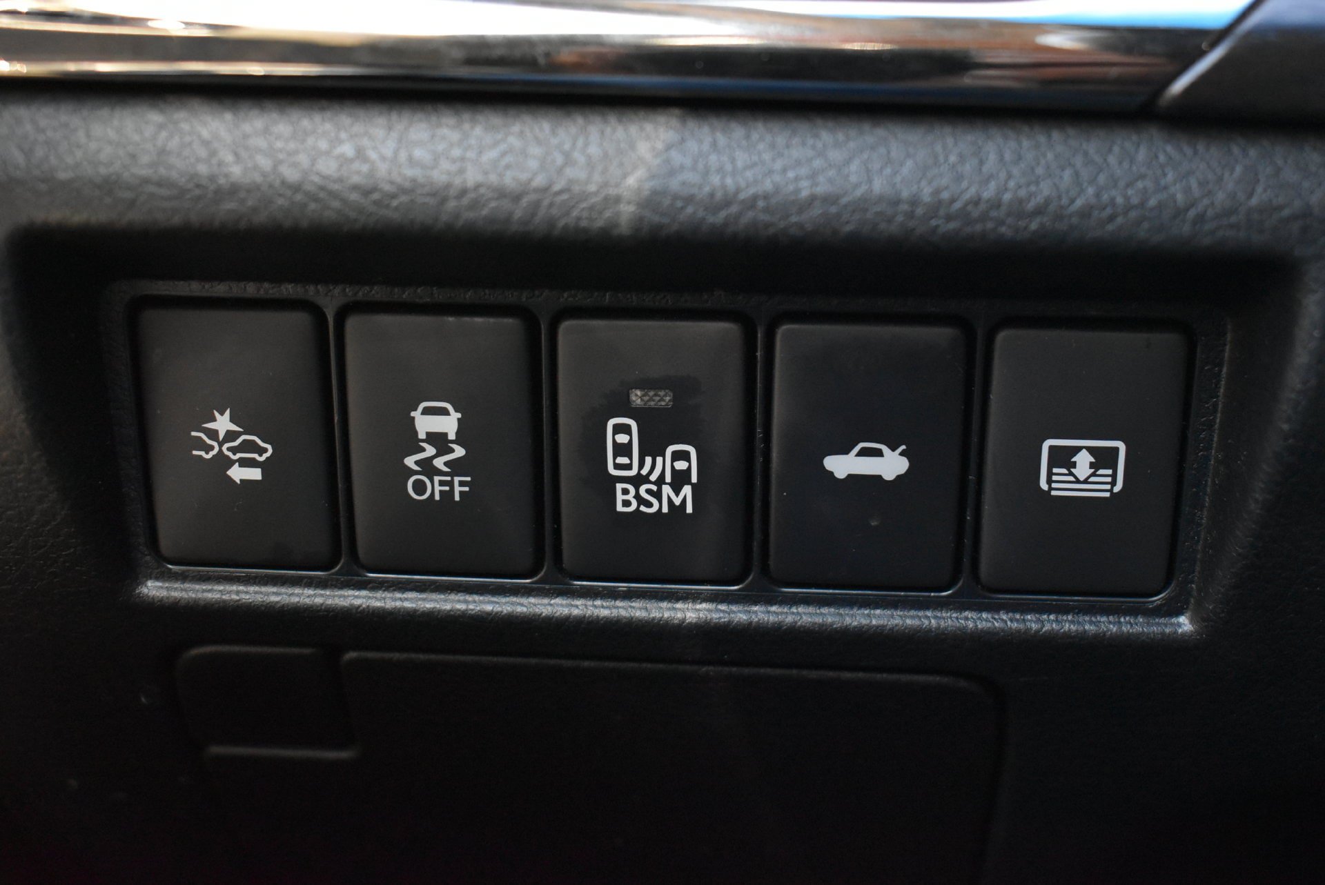 Used 2016 Toyota Avalon Limited w/ Toyota Safety Sense Package FWD image 18