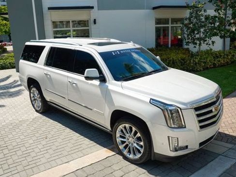 Used 2019 Cadillac Escalade ESV Premium Luxury RWD image 34
