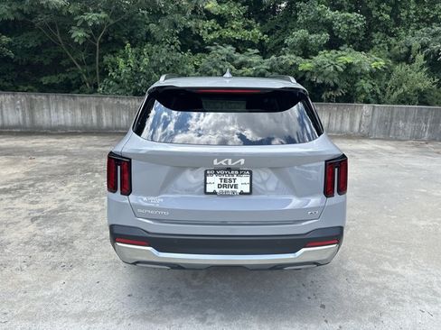 Used 2025 Kia Sorento EX w/ Panoramic Sunroof Package AWD/4WD image 7