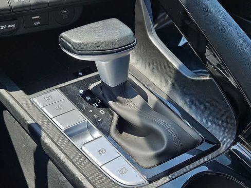 Used 2025 Hyundai Elantra Limited FWD image 14