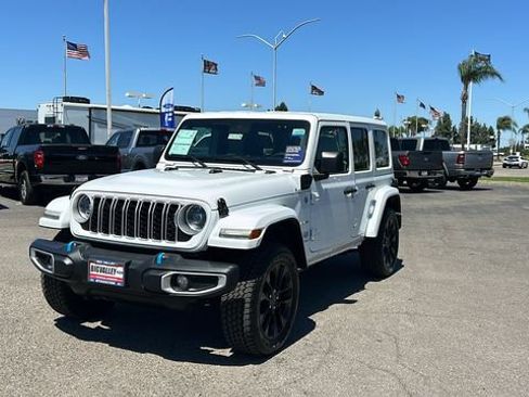 Used 2024 Jeep Wrangler Unlimited Sahara AWD/4WD image 8