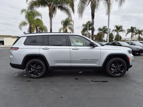 Used 2021 Jeep Grand Cherokee L Laredo AWD/4WD image 11
