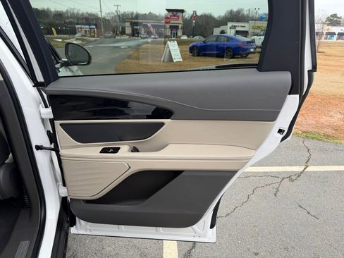 Used 2025 Lincoln Nautilus Premier AWD/4WD image 35