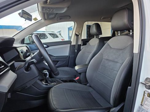 Used 2022 Volkswagen Taos SE FWD image 9