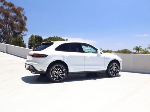 New 2026 Porsche Macan AWD/4WD image 8