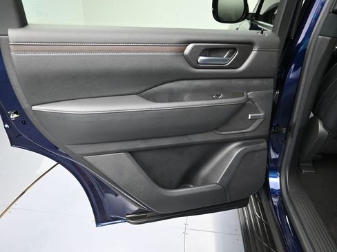 New 2025 Nissan Armada SL w/ Captain's Chari Seat Package image 22