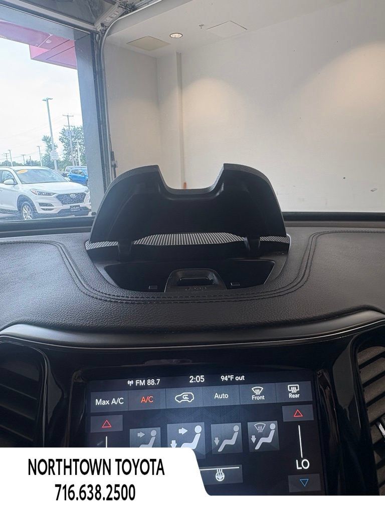 Used 2022 Jeep Cherokee Limited AWD/4WD image 26