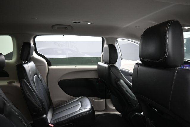 Used 2024 Chrysler Pacifica Touring-L FWD image 32