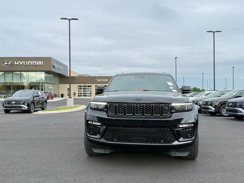 Used 2024 Jeep Grand Cherokee Summit AWD/4WD image 2