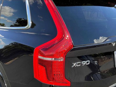 Used 2025 Volvo XC90 B5 Plus w/ Protection Package Premier image 33