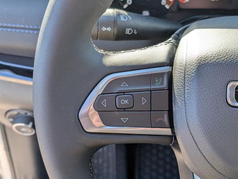 New 2025 Jeep Compass Latitude w/ Sun & Sound Group AWD/4WD image 17