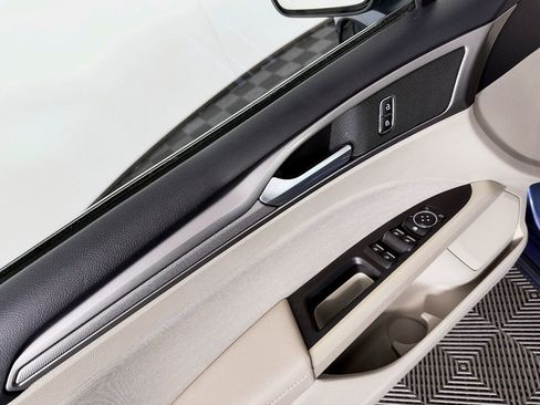 Used 2019 Ford Fusion SE FWD image 28