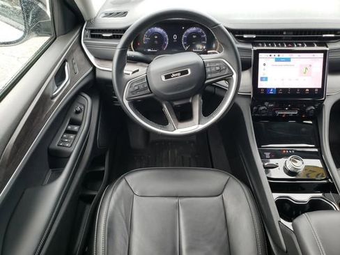 Used 2022 Jeep Grand Cherokee Limited image 19
