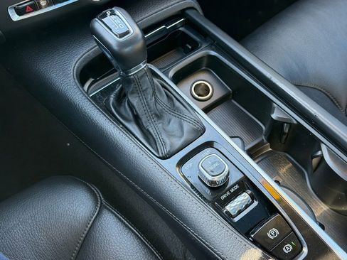 Used 2017 Volvo S90 T6 Momentum w/ Vision Package image 18