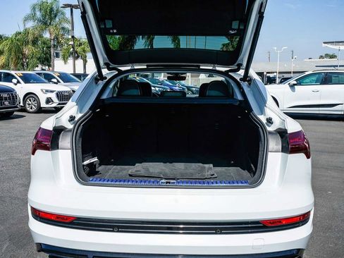 Used 2022 Audi e-tron Prestige w/ Prestige Package image 27