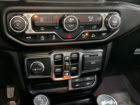 Used 2022 Jeep Wrangler Unlimited Sahara image 15