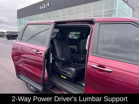 Used 2022 Kia Carnival EX FWD image 3