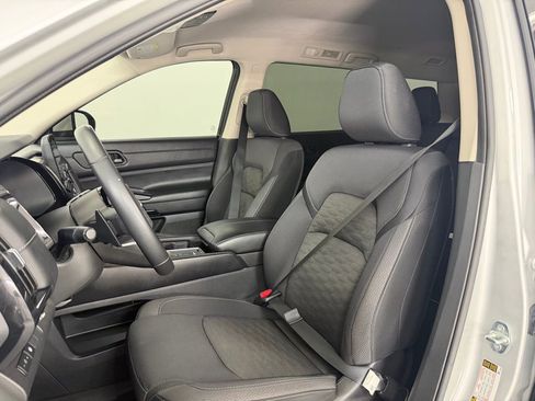 Used 2023 Nissan Pathfinder SV image 47