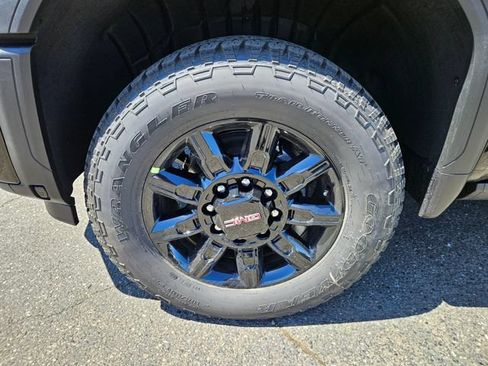 New 2026 GMC Sierra 2500 AT4 w/ Max Trailering Package AWD/4WD image 9
