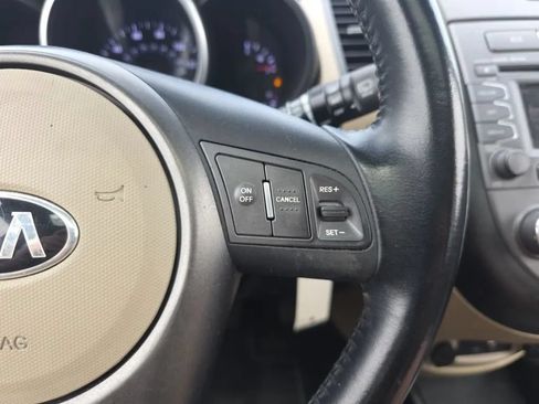 Used 2013 Kia Soul ! FWD image 20