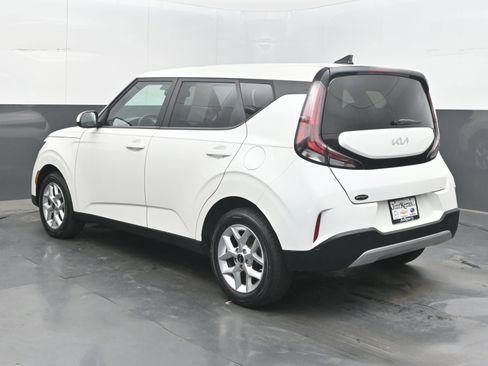 Used 2024 Kia Soul LX w/ Option Group 015 FWD image 6