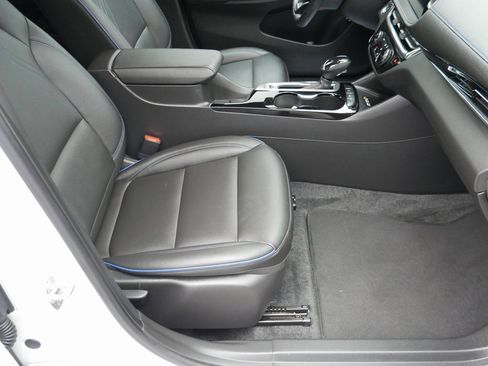 Used 2024 Buick Envista Sport Touring w/ Convenience I Package image 21