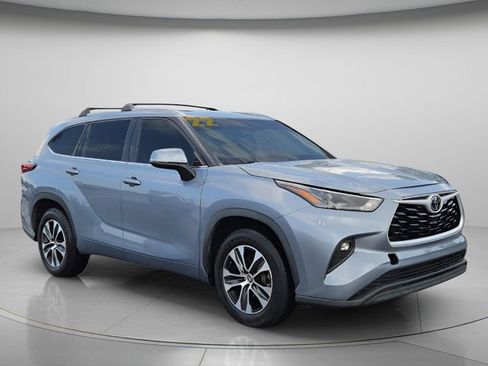 Used 2022 Toyota Highlander XLE FWD image 8