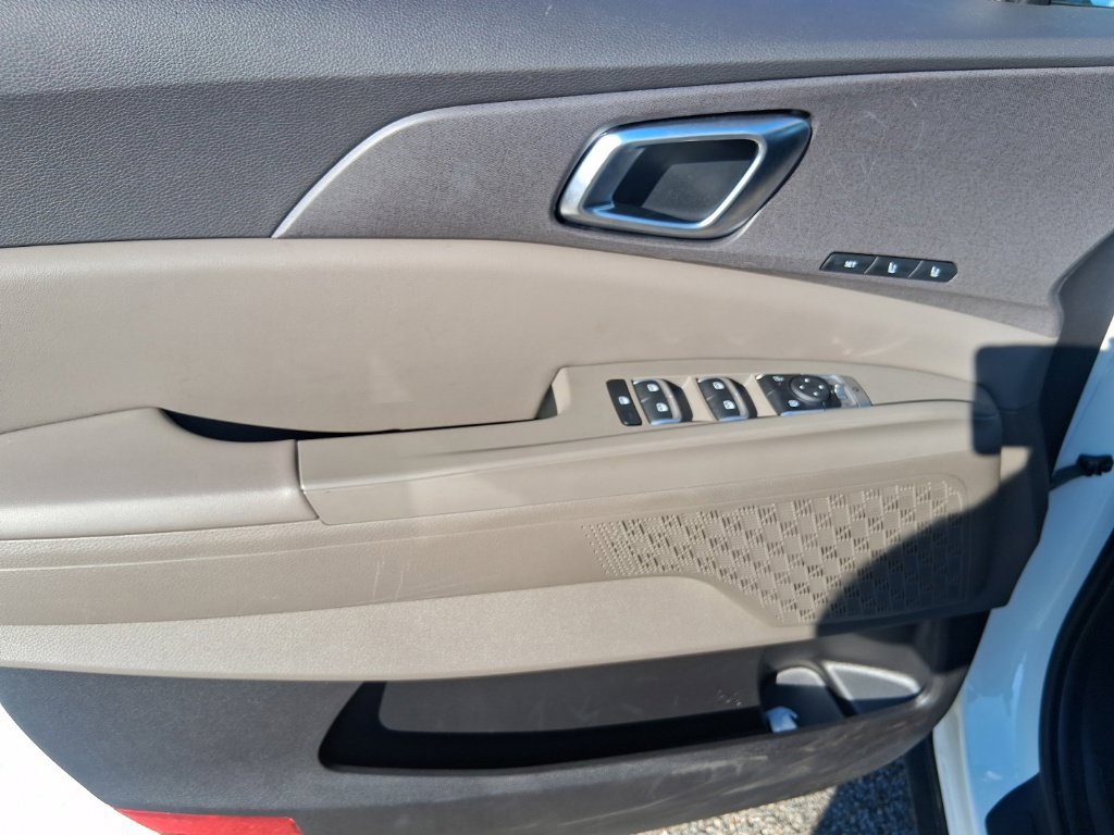 Certified 2026 Kia Carnival EX FWD image 10