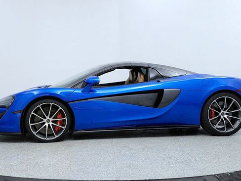 Used 2018 McLaren 570S Spider image 2
