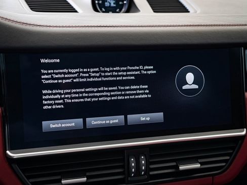 Certified 2023 Porsche Cayenne Platinum Edition image 31