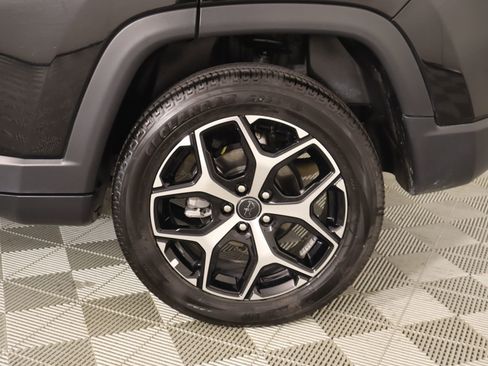 Used 2025 Jeep Compass Limited image 17