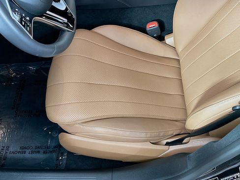 Used 2024 Mercedes-Benz E 350 4MATIC Sedan image 20