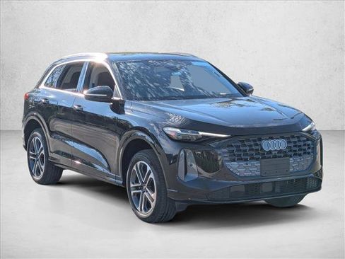 Used 2025 Audi Q5 Premium Plus w/ Premium Plus image 3