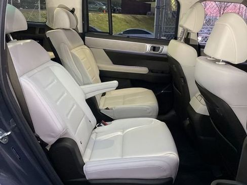 Used 2025 Hyundai Santa Fe Calligraphy image 8